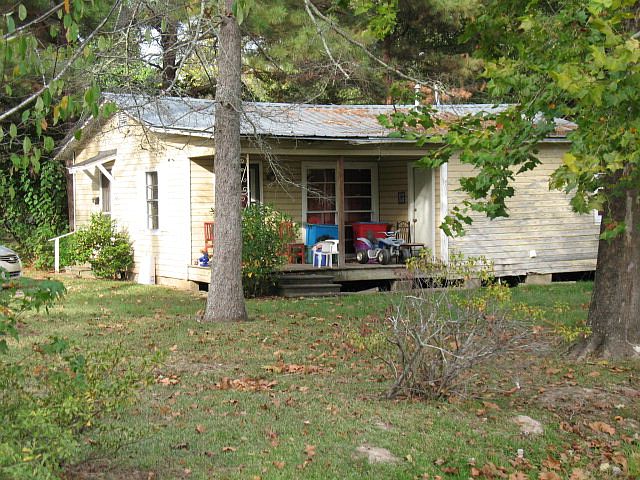 2nd image of 2929 N 6th Ave