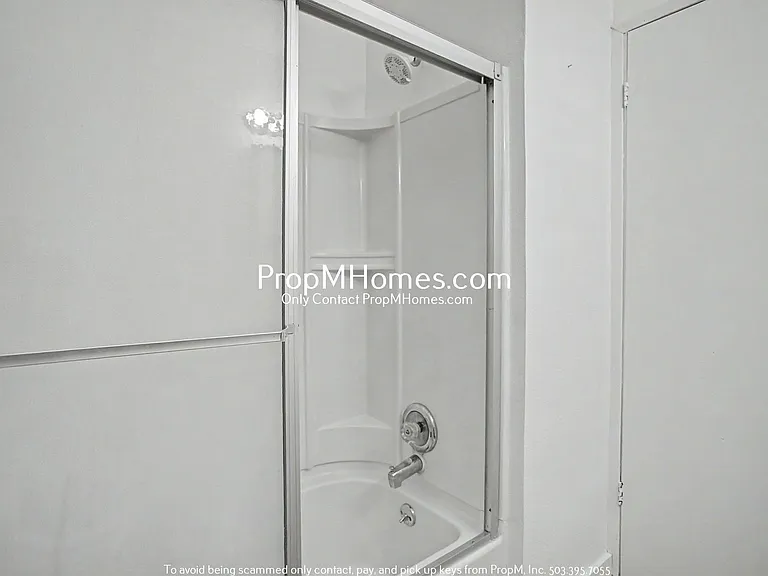 2218 SE Tacoma St — Photo 10