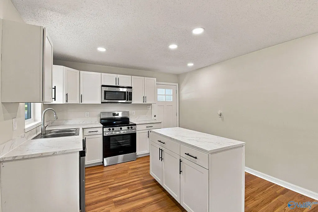 2 bed, 934 sqft, $1,350 — Photo 3