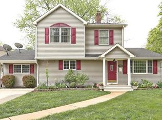 28 Applewood Ct, Metuchen, NJ 08840