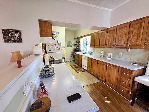 4th image of 806 W 3rd Ave