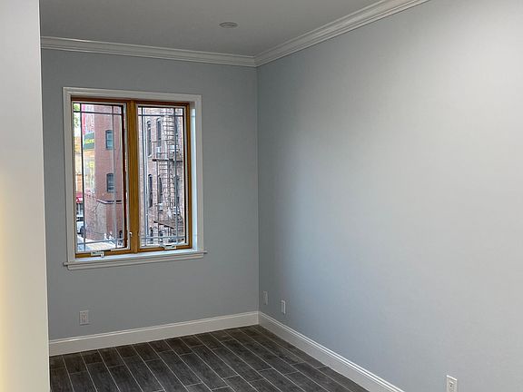 4th image of 147-18 Elm Ave #1
