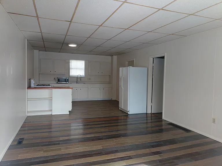 6 Memorial Dr #2 — Photo 1