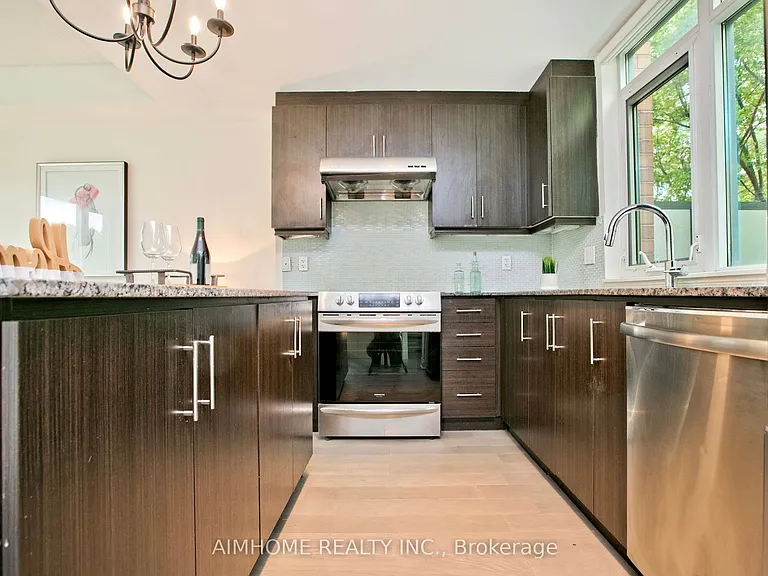 26 Churchill Ave #Townhouse 120 — Photo 15