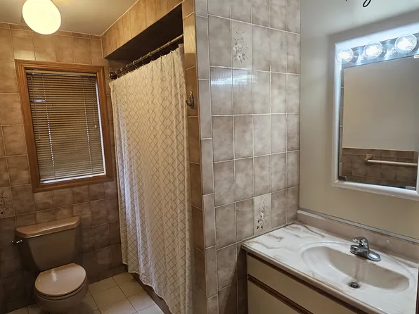 56 Grant Avenue image 7 of 12