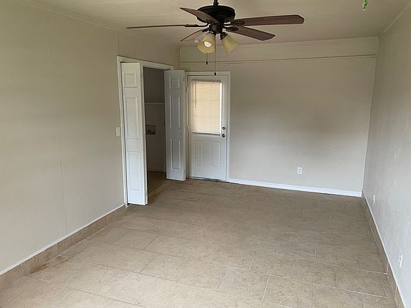 5th image of 1814 Douglas Dr