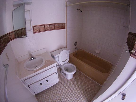 2nd image of 7210 N Manhattan Ave APT 822