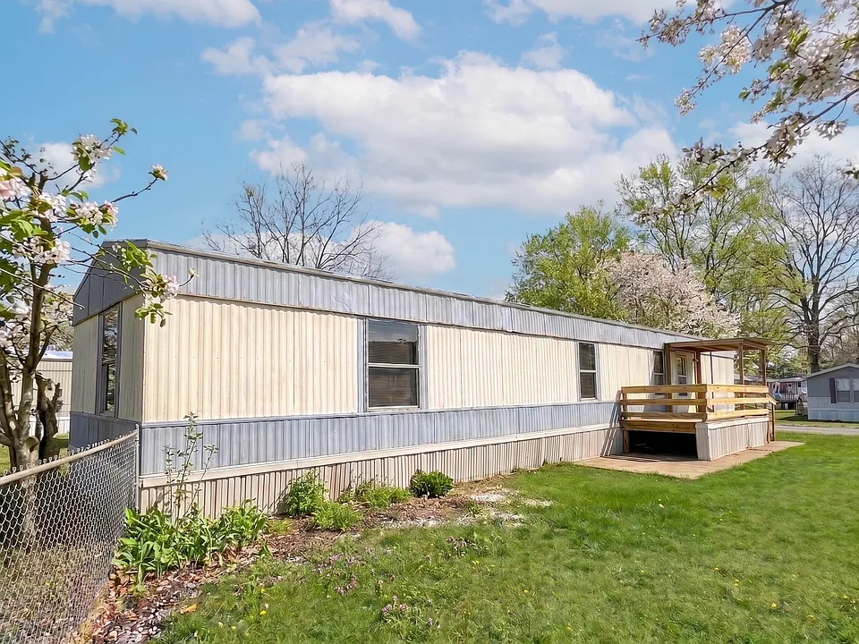 13 Wisteria Dr