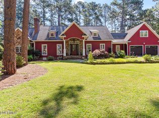 135 W Hedgelawn Way, Southern Pines, NC 28387
