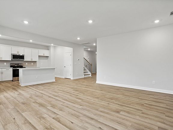 4th image of 424 White Oak Garden Way #318