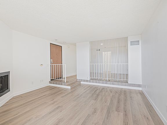 5th image of 8401 Cedros Ave #307