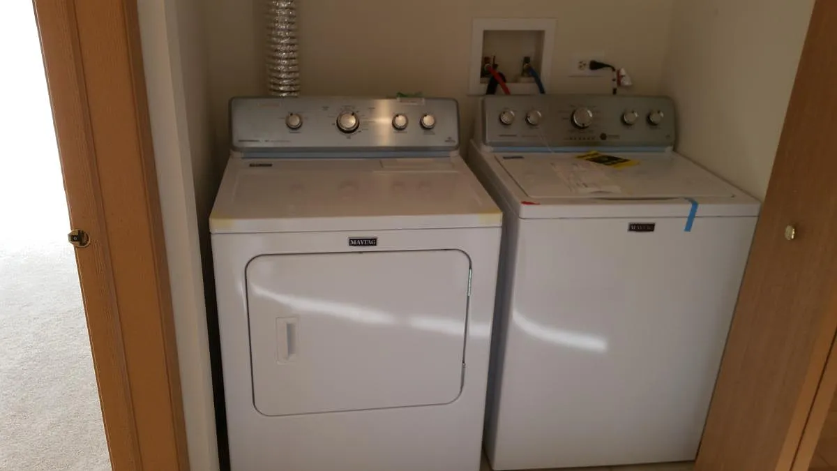 2 bed, 1049 sqft, $2,000 — Photo 2