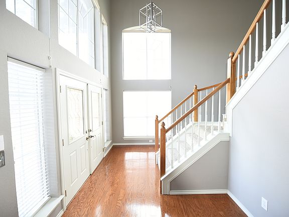 4th image of 2701 Creekside Way