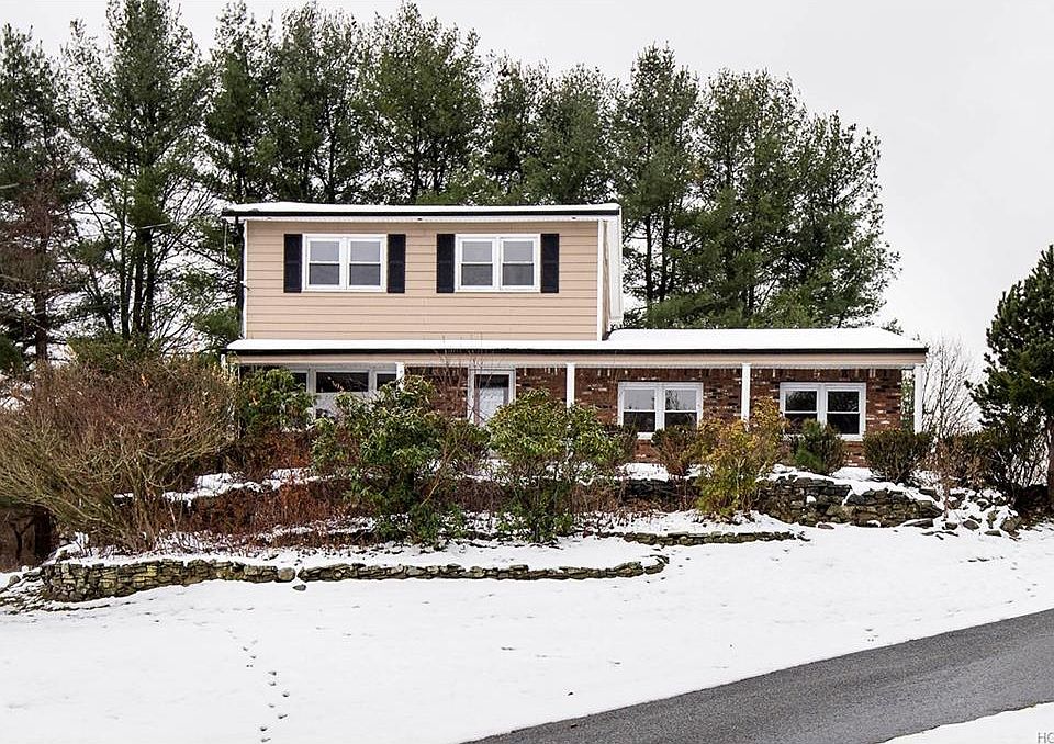 1st image of 7 Knoll Ct