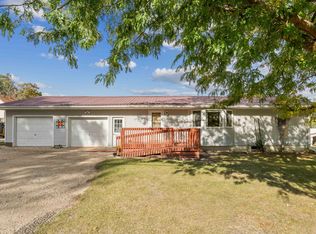 302 E Harrison St, Edgewood, IA 52042