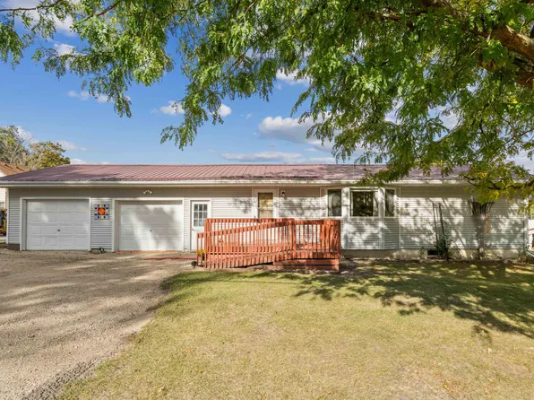 302 E Harrison St, Edgewood, IA 52042