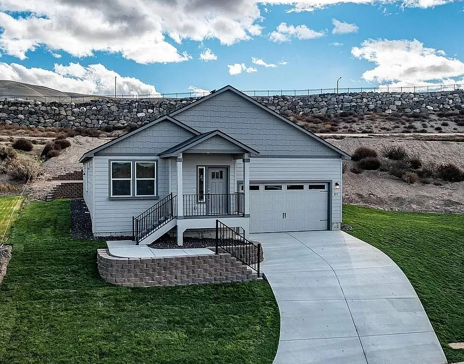 217 SW Mariposa Ct