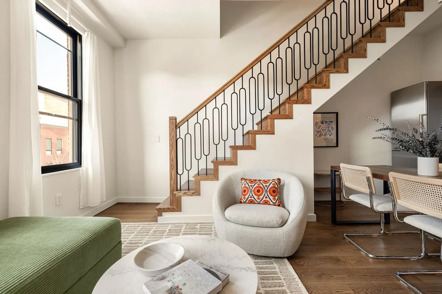 7 bed, 6.0 bath, 3875 sqft, $15,379 — Photo 4