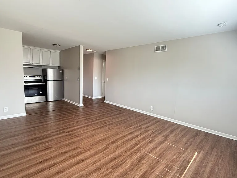 Executive House Apartments — Photo 53
