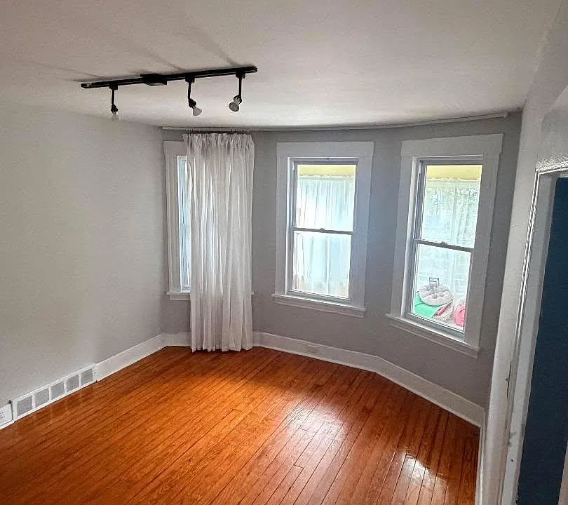 28 Saint Michaels Ave #28
