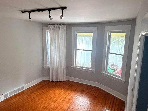 28 Saint Michaels Ave #28