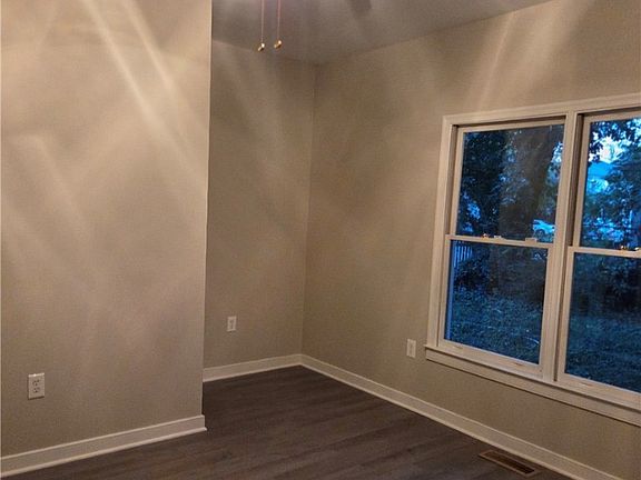 4th image of 124 Lipscomb St