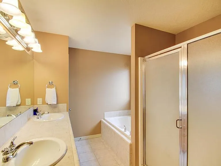2291 E Meadow Creek Dr — Photo 7