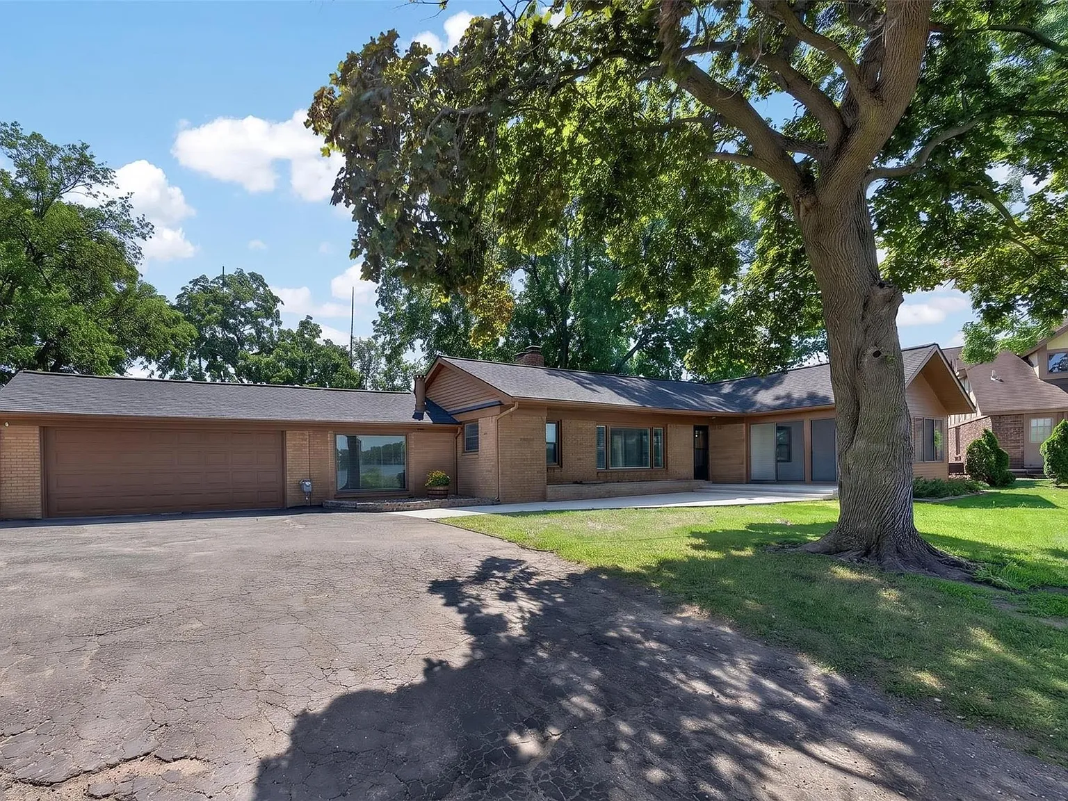 2 bed, 1.0 bath, 1421 sqft, $3,000 — Photo 4