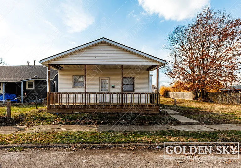 2915 S Vine St — Photo 1