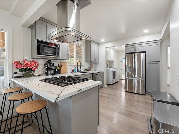 2nd image of 2727 N Sierra Way