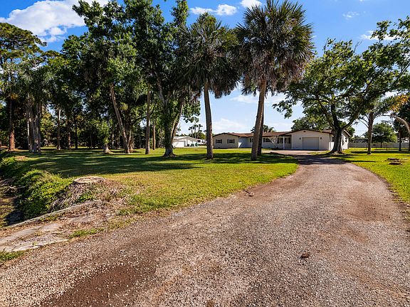 4th image of 2555 Lake Crest Blvd