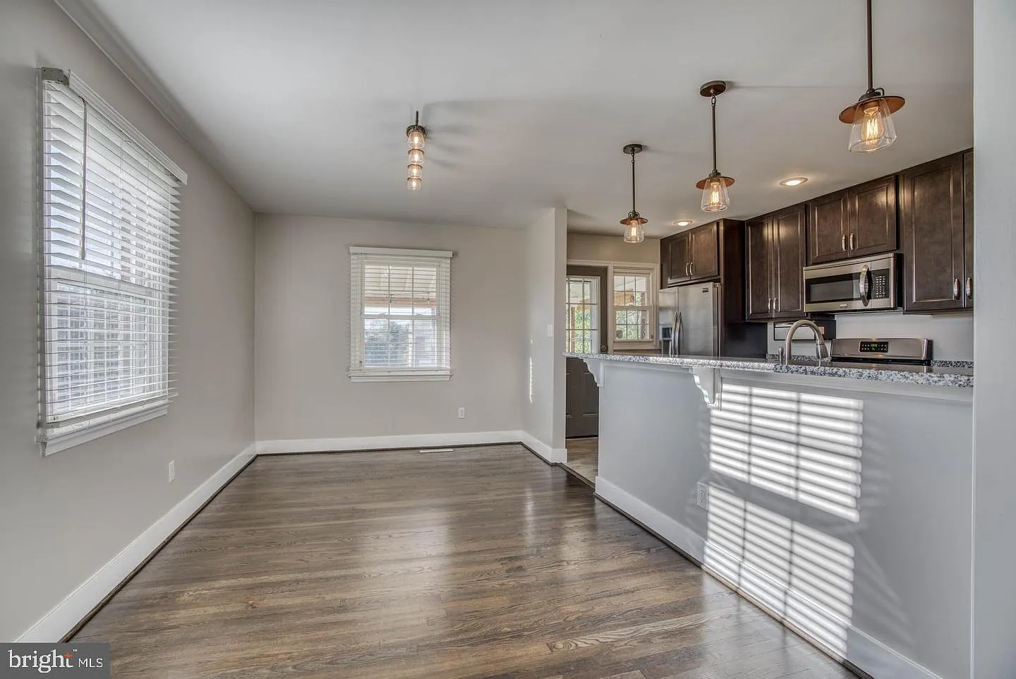 3 bed, 2.0 bath, 1819 sqft, $2,500 — Photo 4