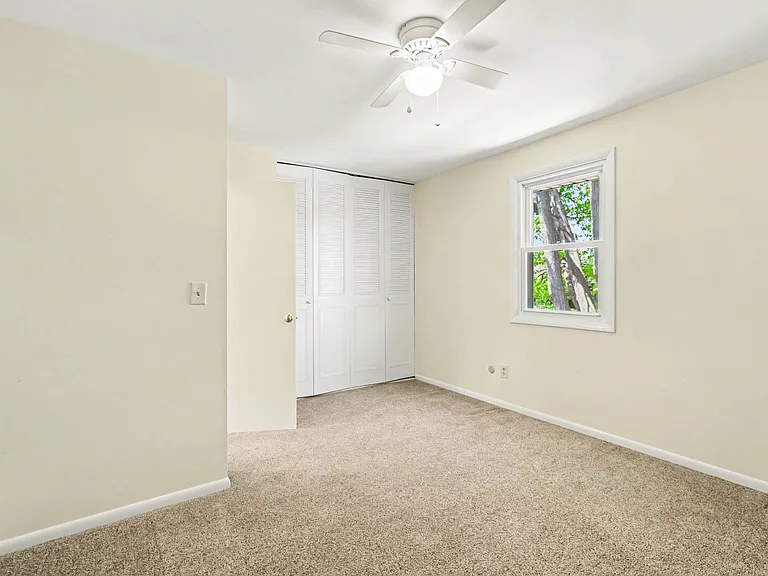 933 E Maple St — Photo 17