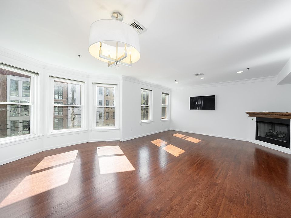 1st image of 726 Adams St APT 2
