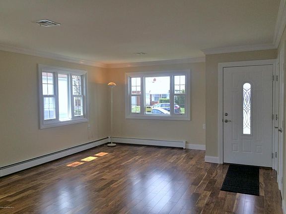 5th image of 22 Capri Ct