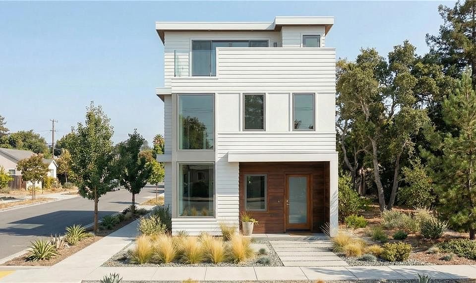 1st image of 1070 Washington St SW #3