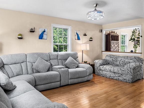 3rd image of 17 Raymond Marchetti St Unit 17