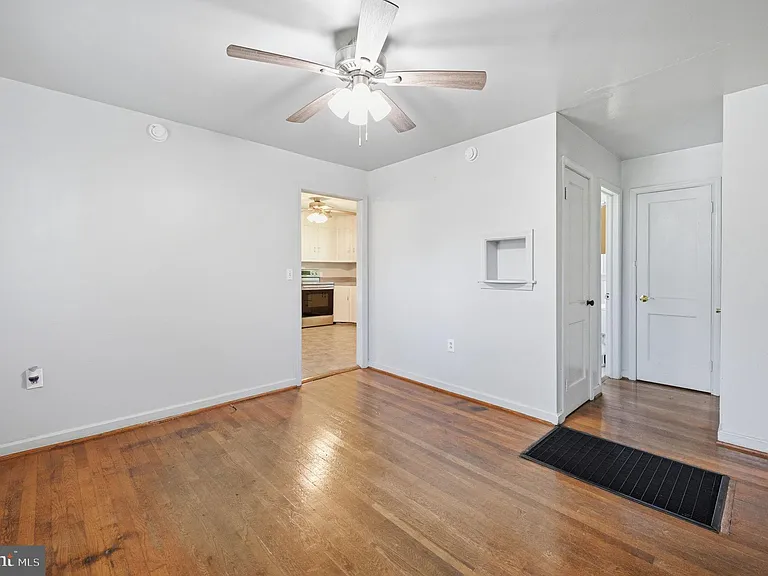 44 S Woodlawn Ave — Photo 5