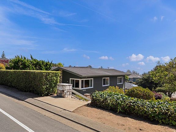 5th image of 714 Club House Dr