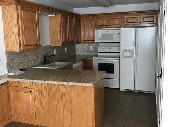 3rd image of 211 Bluebonnet St