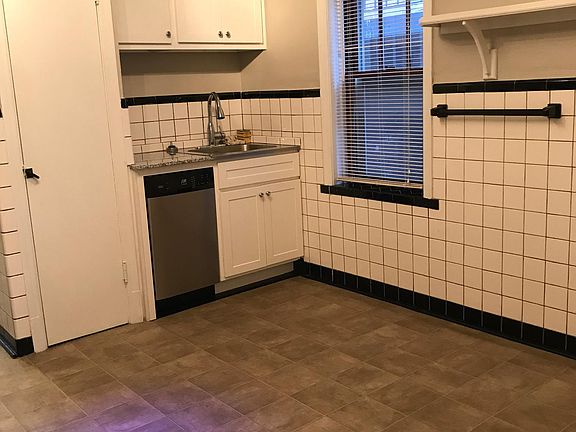 Kitchen from the living room, even has a dishwasher! All app