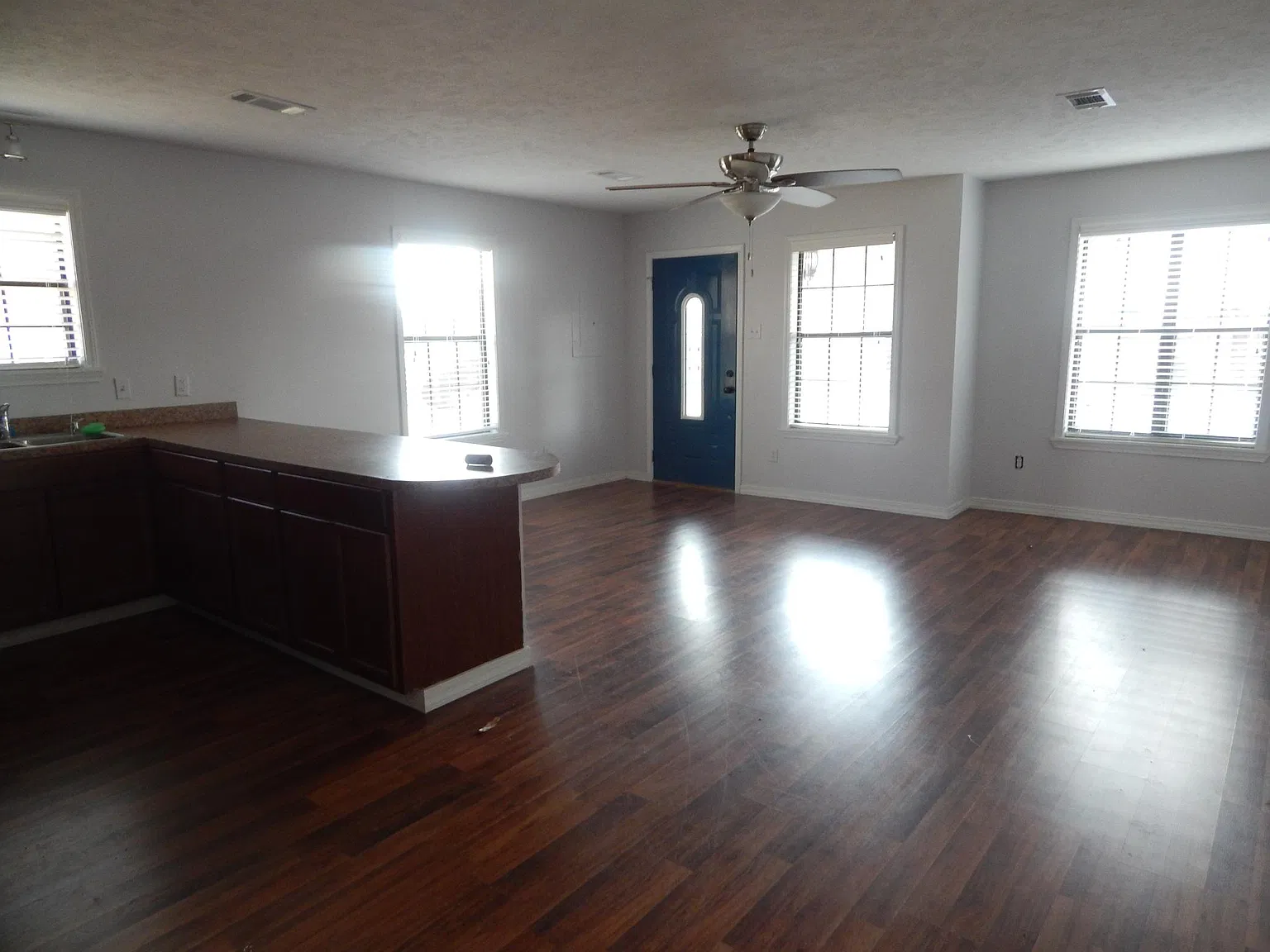 3 bed, 1500 sqft, $975 — Photo 4