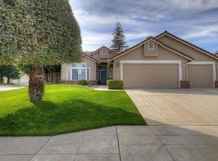 922 N Filbert Ave, Clovis, CA 93611