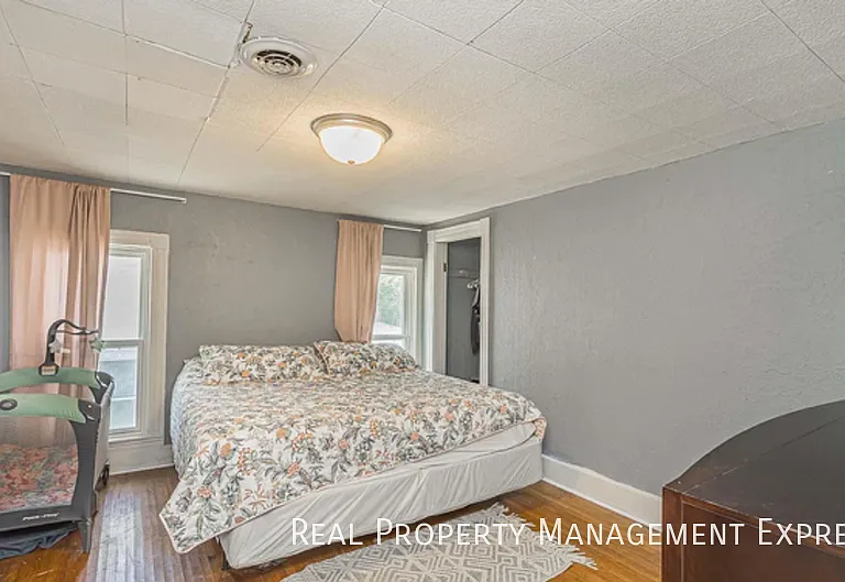 807 W 13th St — Photo 14