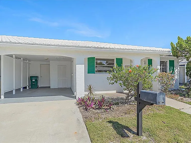 597 Spanish Dr N — Photo 4