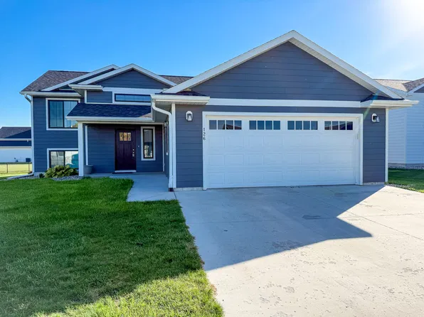 126 Wedgewood Cir, Brookings, SD 57006