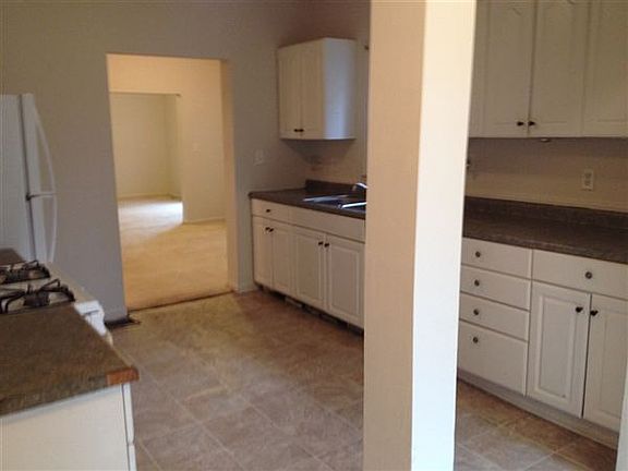 3rd image of 839 Oakhill St SE