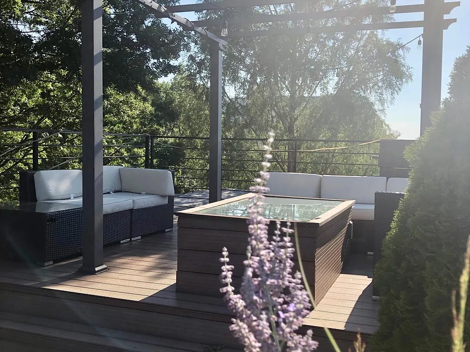Roof deck with views (including of July 4 fireworks, National Mall)