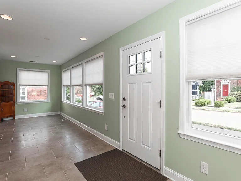 15 W Howell Ave — Photo 2