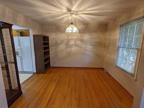 3rd image of 1110 Brookmeade St NW